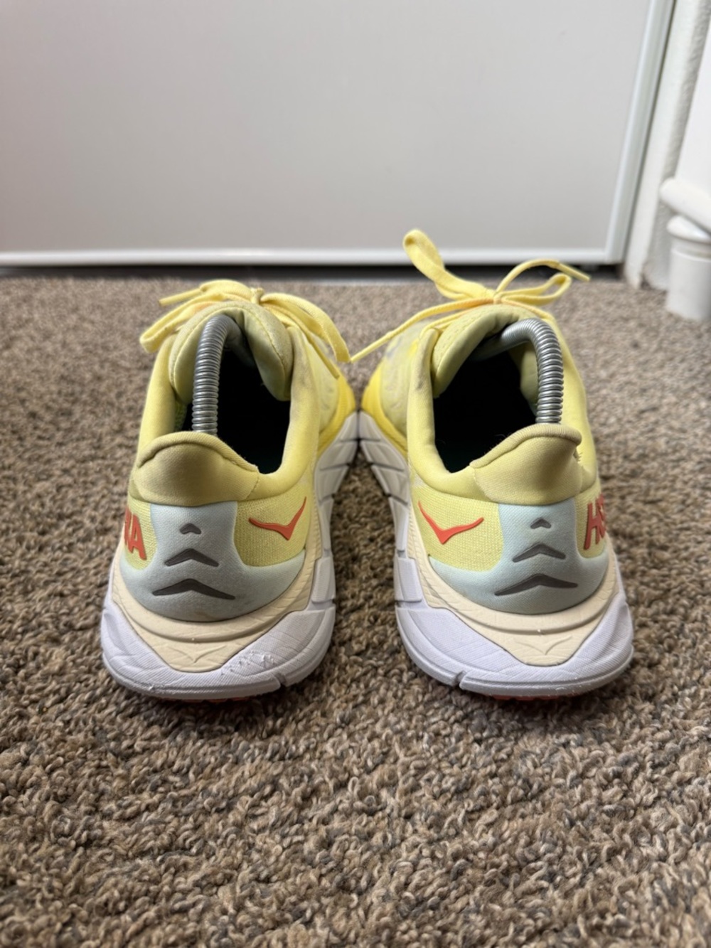 Hoka One One arahi 6 Yellow Running Shoes - Picture 4 of 7